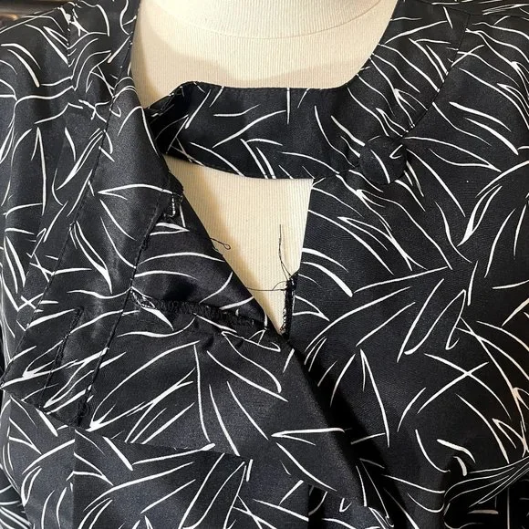 80s Vintage Pellini Black and White Long Sleeve Pleated Bust Midi Dress 11/12 - Picture 3 of 5